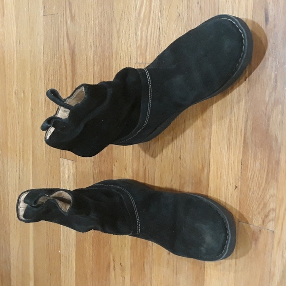 Clarks black suede leather womens boots size 7.5 wide - Picture 1 of 6